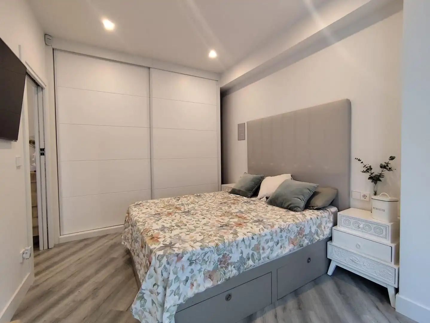 Schlafzimmer von Wohnungen zur Miete in Santander mit Heizung, Parkett und Möbliert