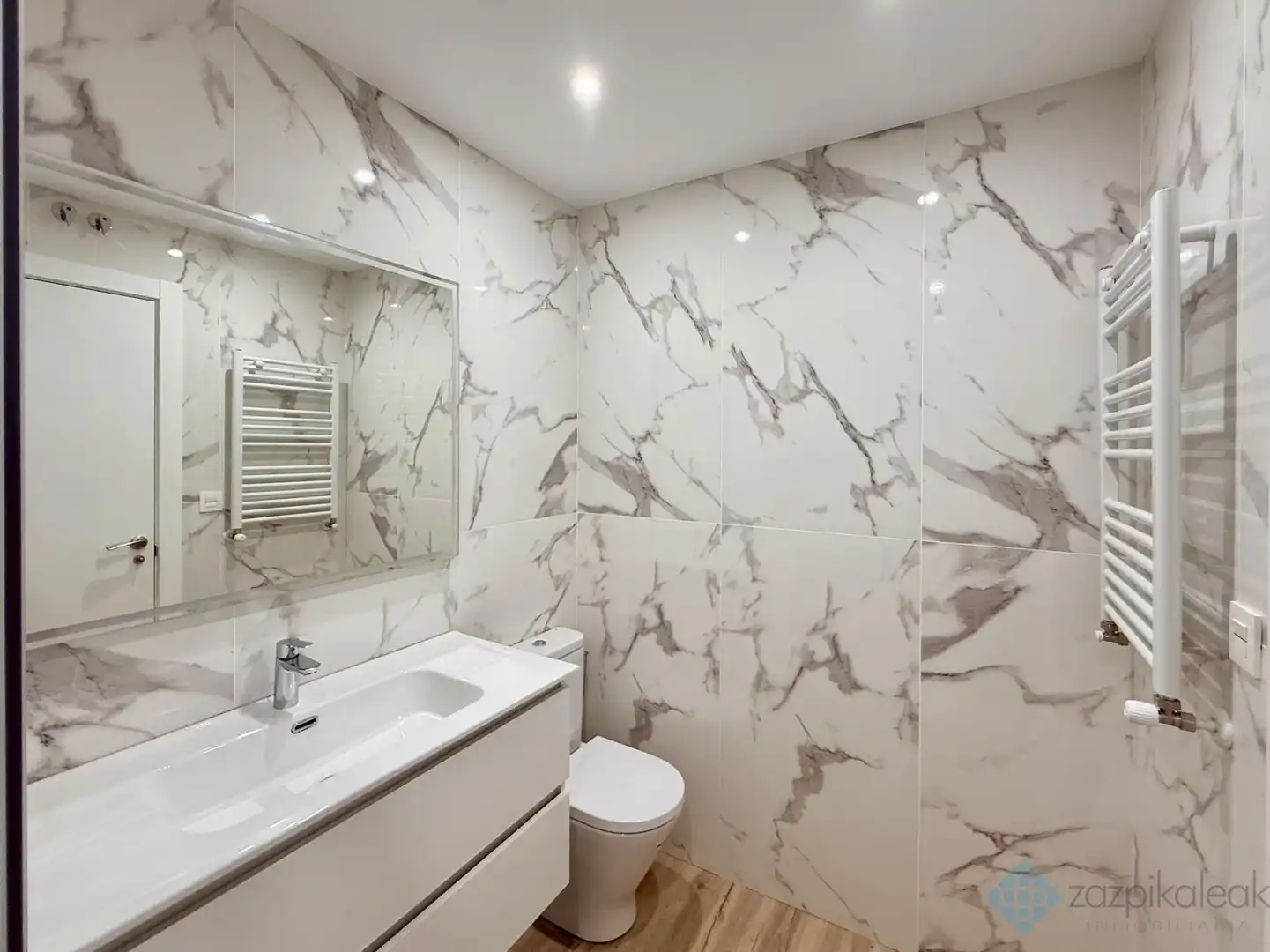 Bathroom of Flat for rent in Bilbao   with Heating and Furnished