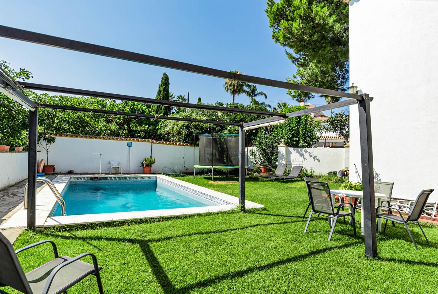 Jardí de Casa o xalet en venda en Estepona amb Aire condicionat, Calefacció i Jardí privat