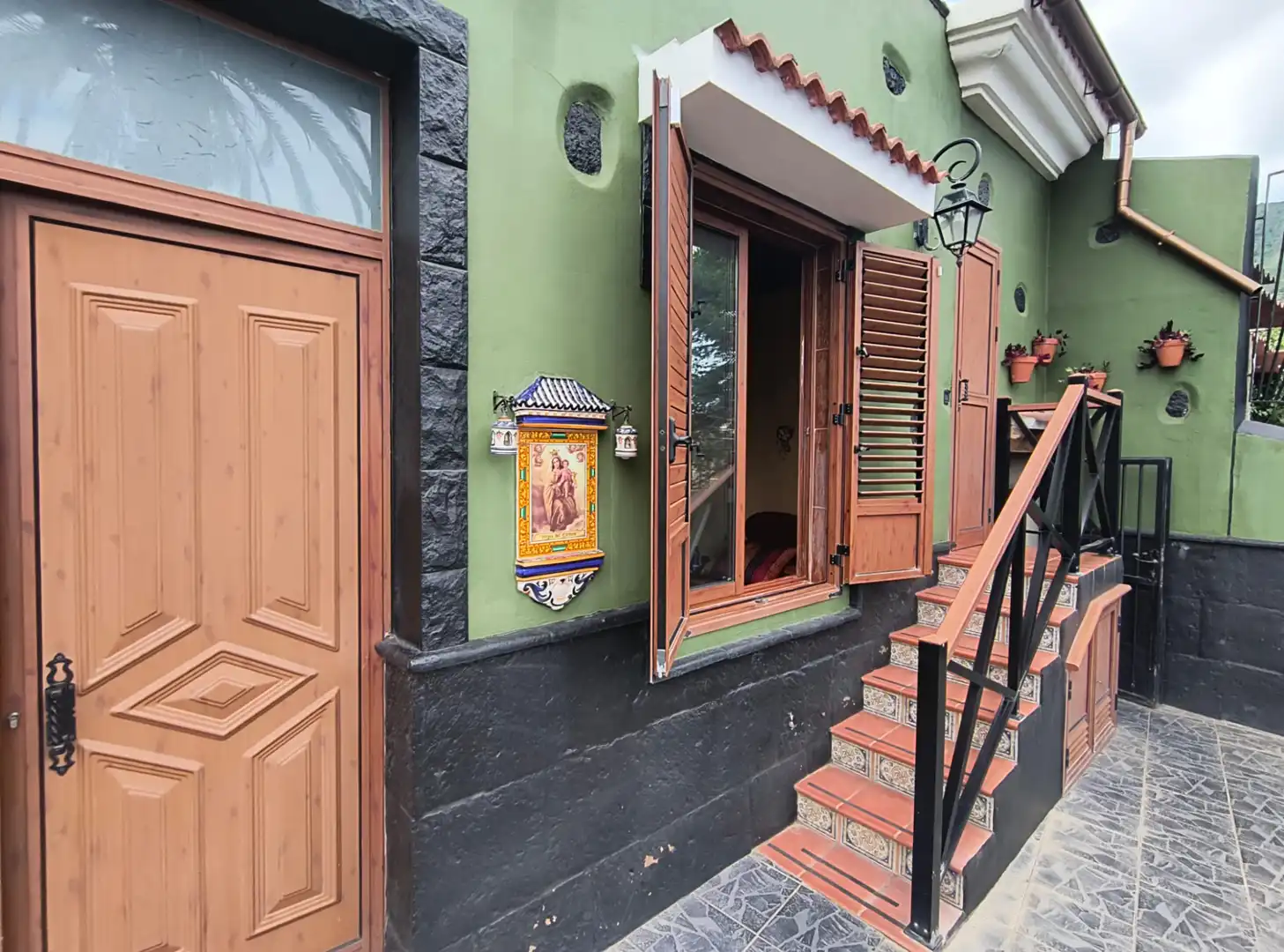 Vista exterior de Casa o chalet en venta en Los Realejos con Jardín privado, Terraza y Amueblado