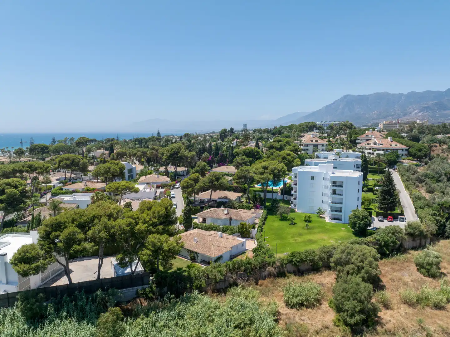 Außenansicht von Dachboden zum Verkauf in Marbella mit Klimaanlage, Terrasse und Schwimmbad