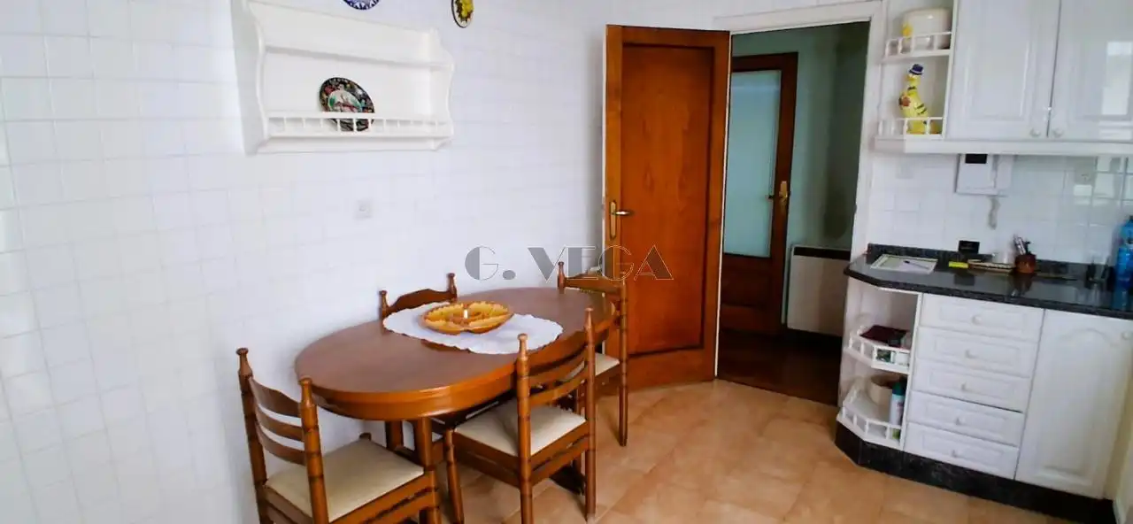 Comedor de Piso en venta en Vigo  con Calefacción y Parquet