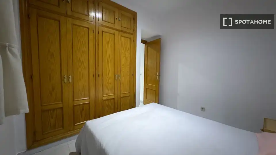 Bedroom of Flat for rent in Madrid  with Air Conditioner, Heating and Furnished