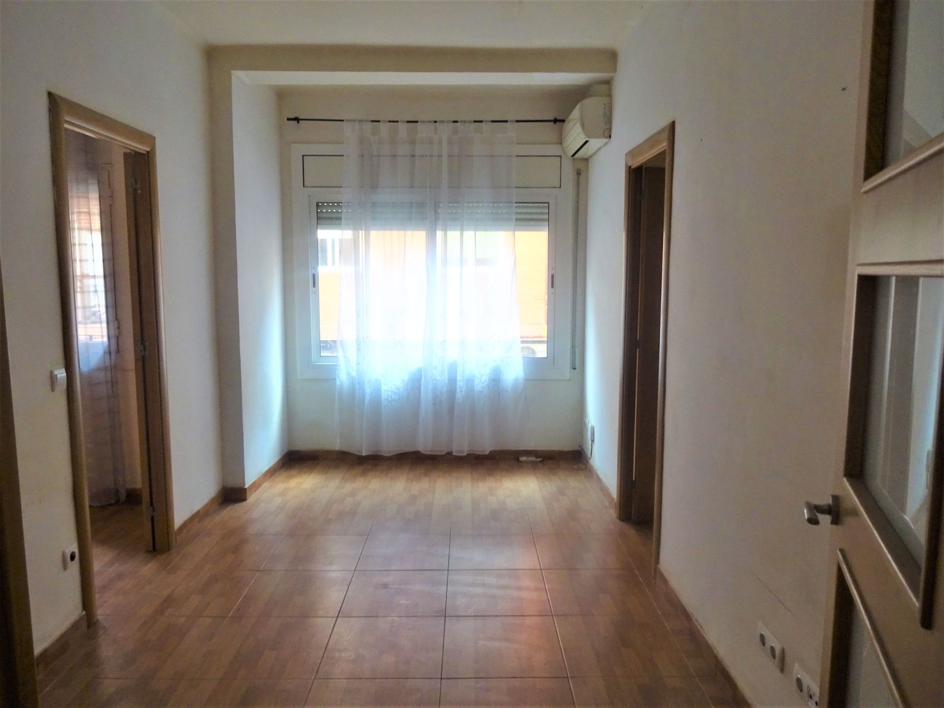 Bedroom of Flat for sale in Cornellà de Llobregat  with Air Conditioner, Oven and Balcony
