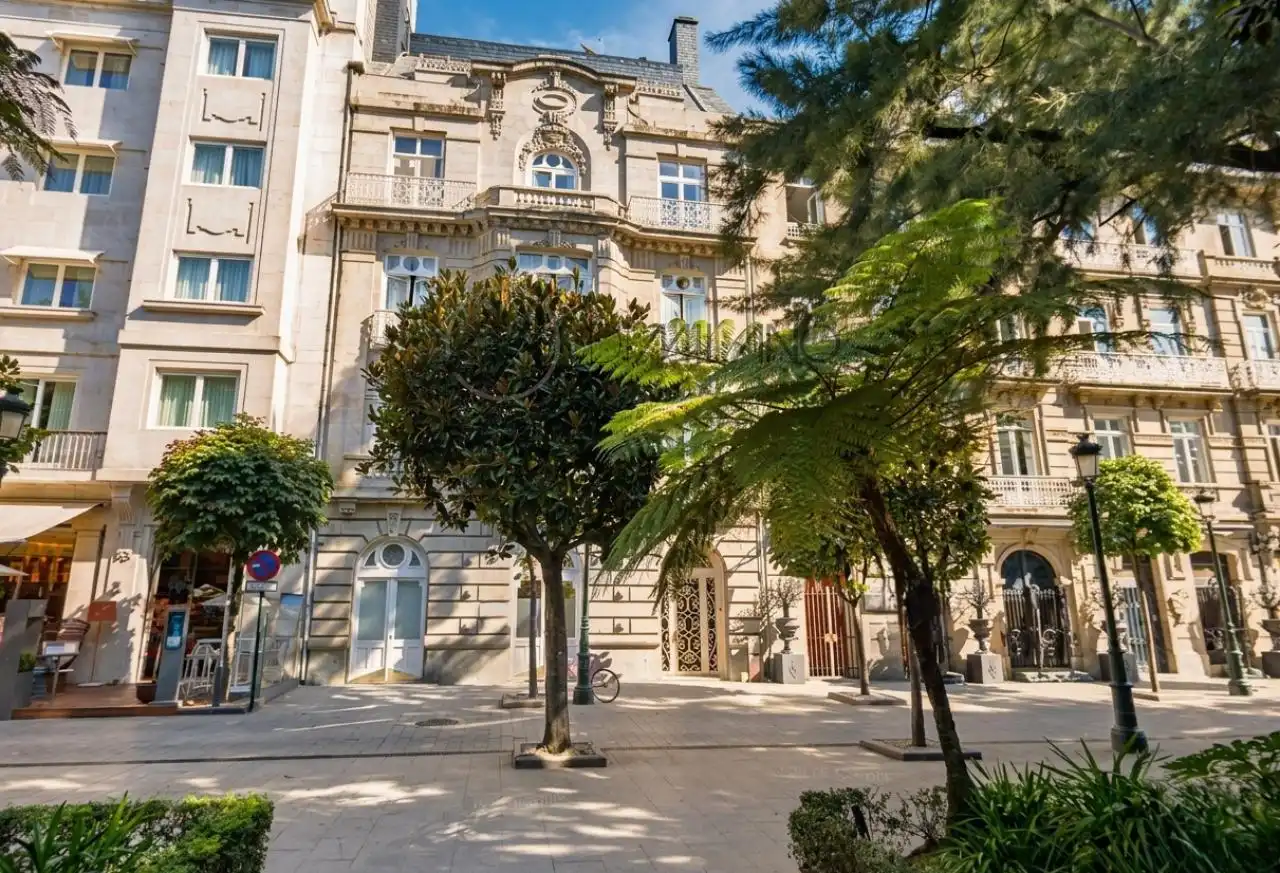 Local comercial de lloguer a Plaza de Compostela