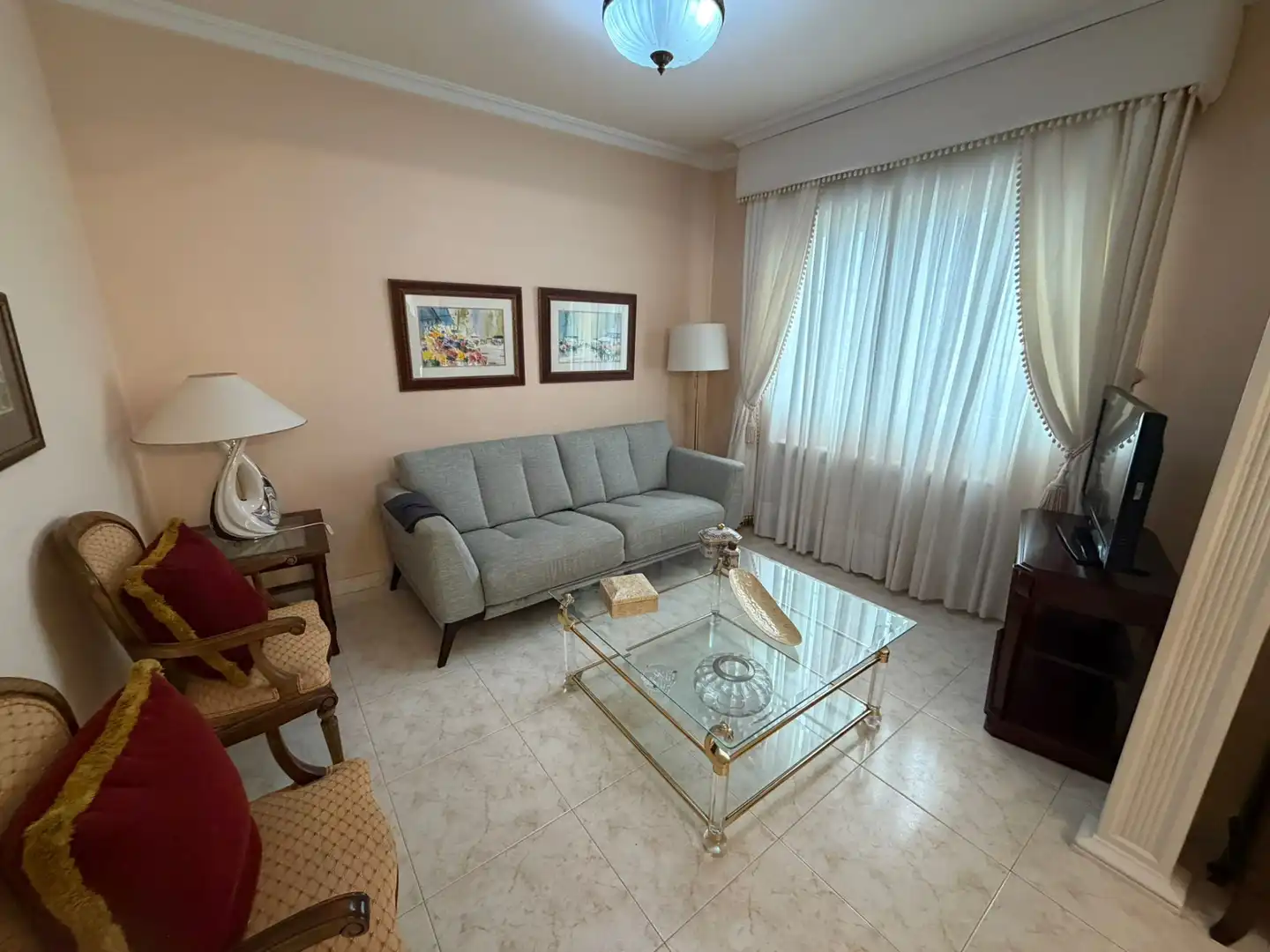 Sala d'estar de Casa o xalet en venda en Poio amb Calefacció, Parquet i Terrassa
