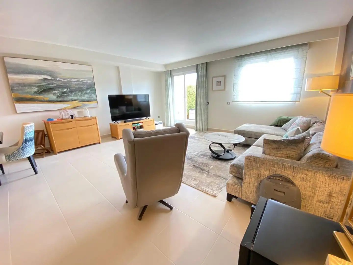 Sala de estar de Casa adosada en venta en Estepona con Aire acondicionado, Terraza y Amueblado