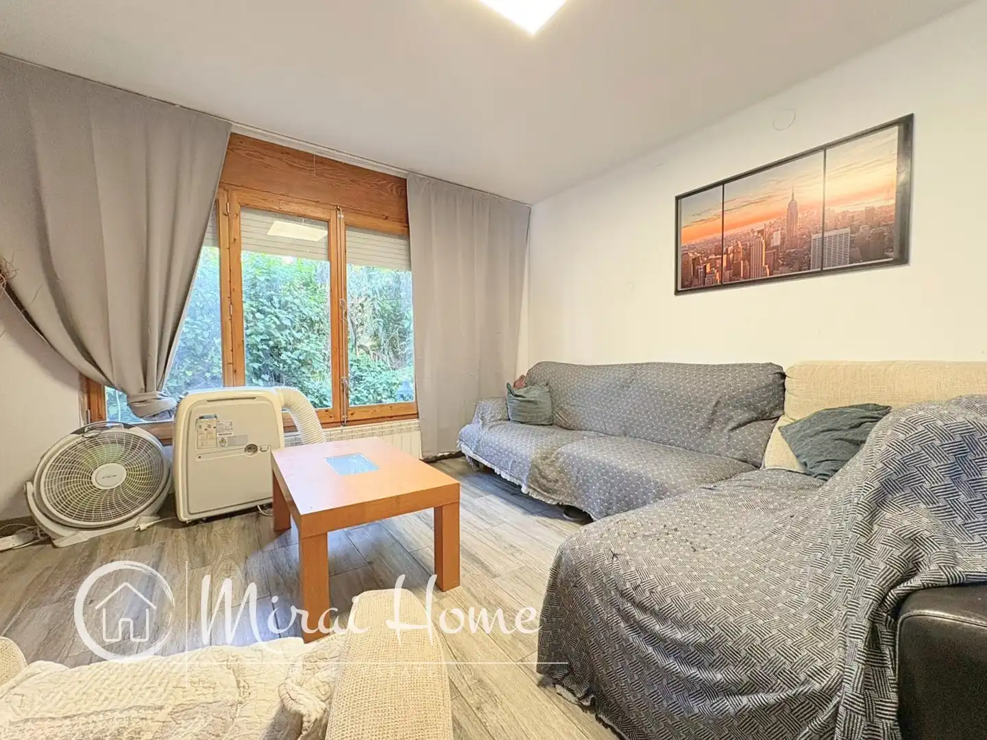 Sala d'estar de Casa o xalet en venda en Santa Eulàlia de Ronçana amb Calefacció, Jardí privat i Parquet