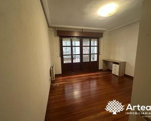 Dormitori de Apartament de lloguer en Bilbao  amb Calefacció, Forn i Rentadora