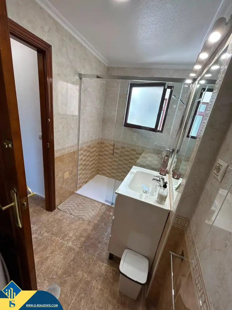 Bathroom of Flat for sale in Orihuela  with Terrace, Furnished and Oven