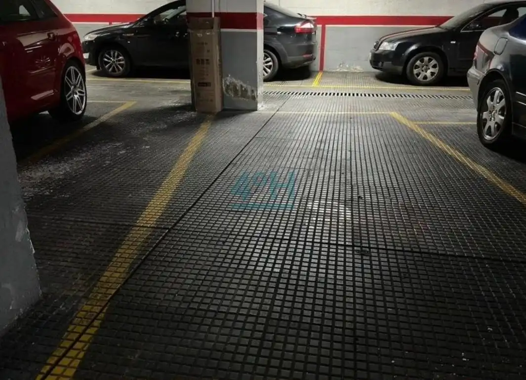 Parking de Piso en venta en Ourense Capital  con Aire acondicionado, Calefacción y Trastero