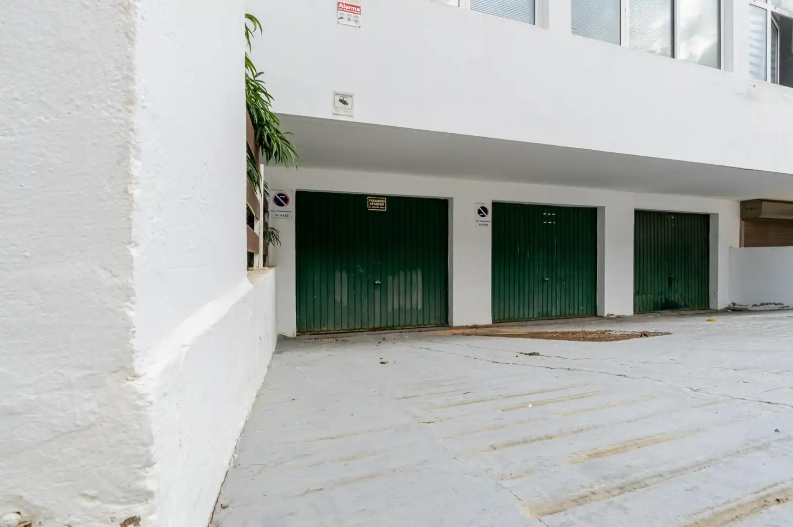 Aparcament de Casa adosada en venda en Las Palmas de Gran Canaria amb Jardí privat, Parquet i Terrassa