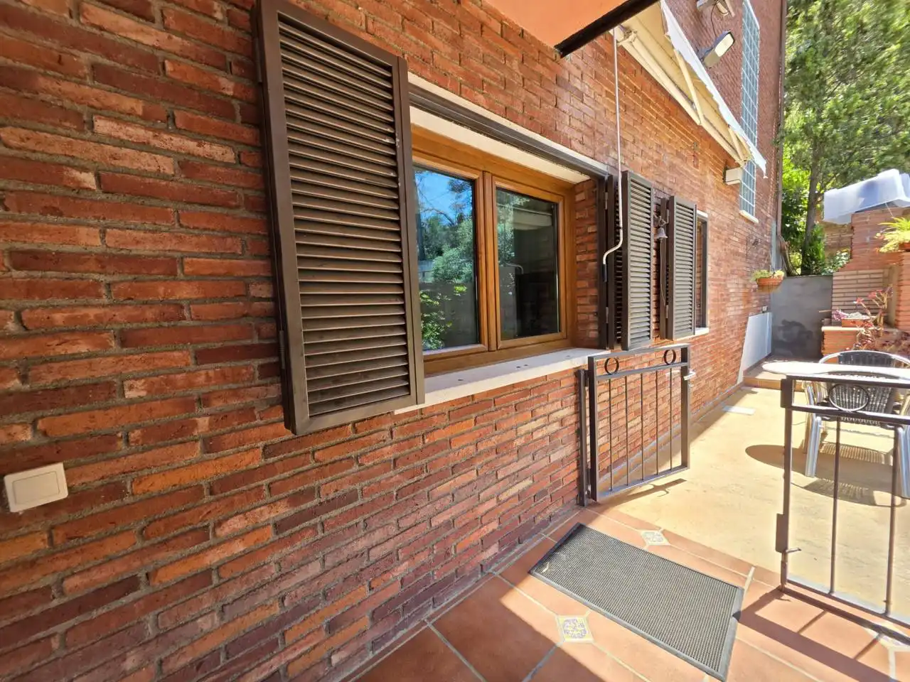 Vista exterior de Casa o chalet en venta en Montcada i Reixac con Aire acondicionado, Calefacción y Jardín privado