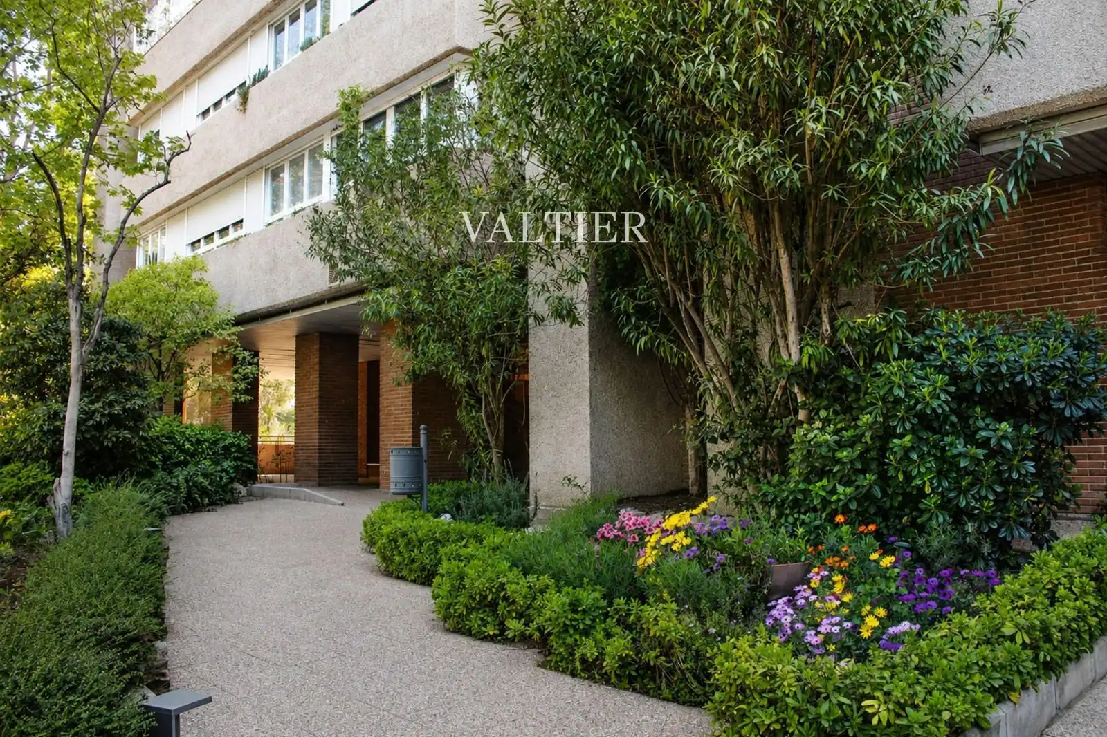 Außenansicht von Wohnung zur Miete in Madrid mit Klimaanlage und Terrasse