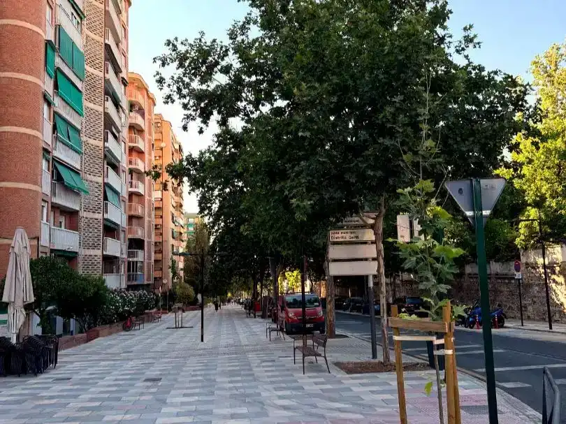 Vista exterior de Pis en venda en  Granada Capital amb Aire condicionat i Balcó