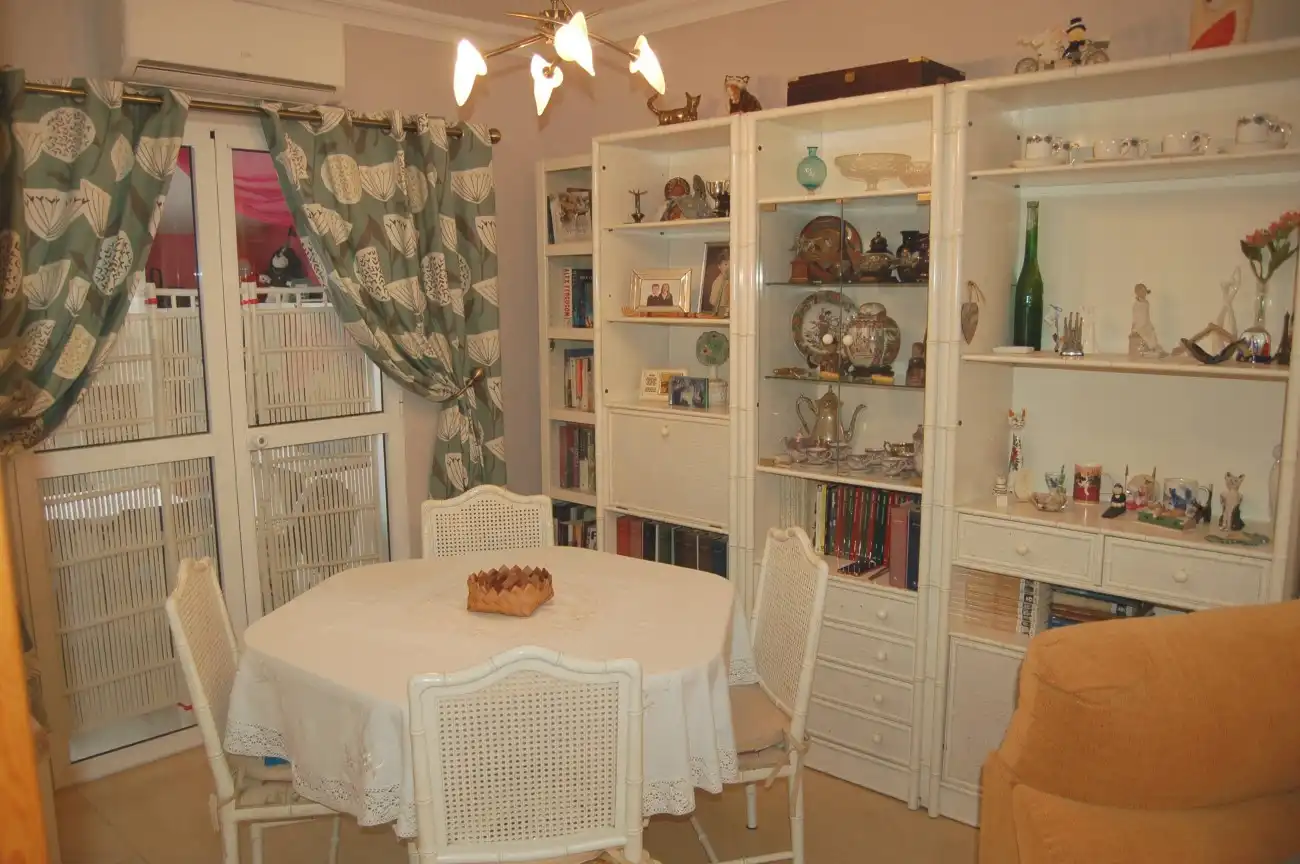 Esszimmer von Einfamilien-Reihenhaus zum Verkauf in Nerja mit Klimaanlage, Heizung und Terrasse