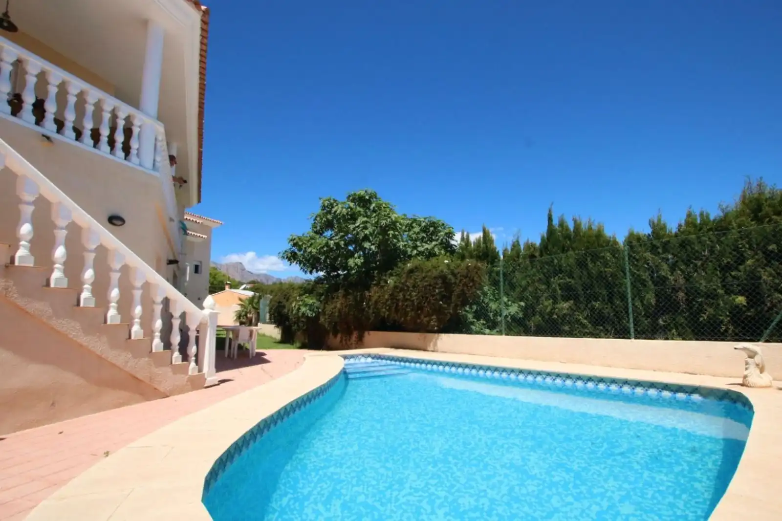 Swimming pool of Houses for sale in L'Alfàs del Pi  with Air Conditioner, Heating and Private garden