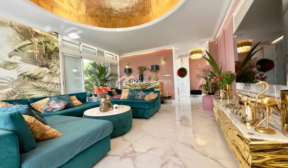 Sala de estar de Casa o chalet en venta en Adeje con Aire acondicionado, Terraza y Trastero