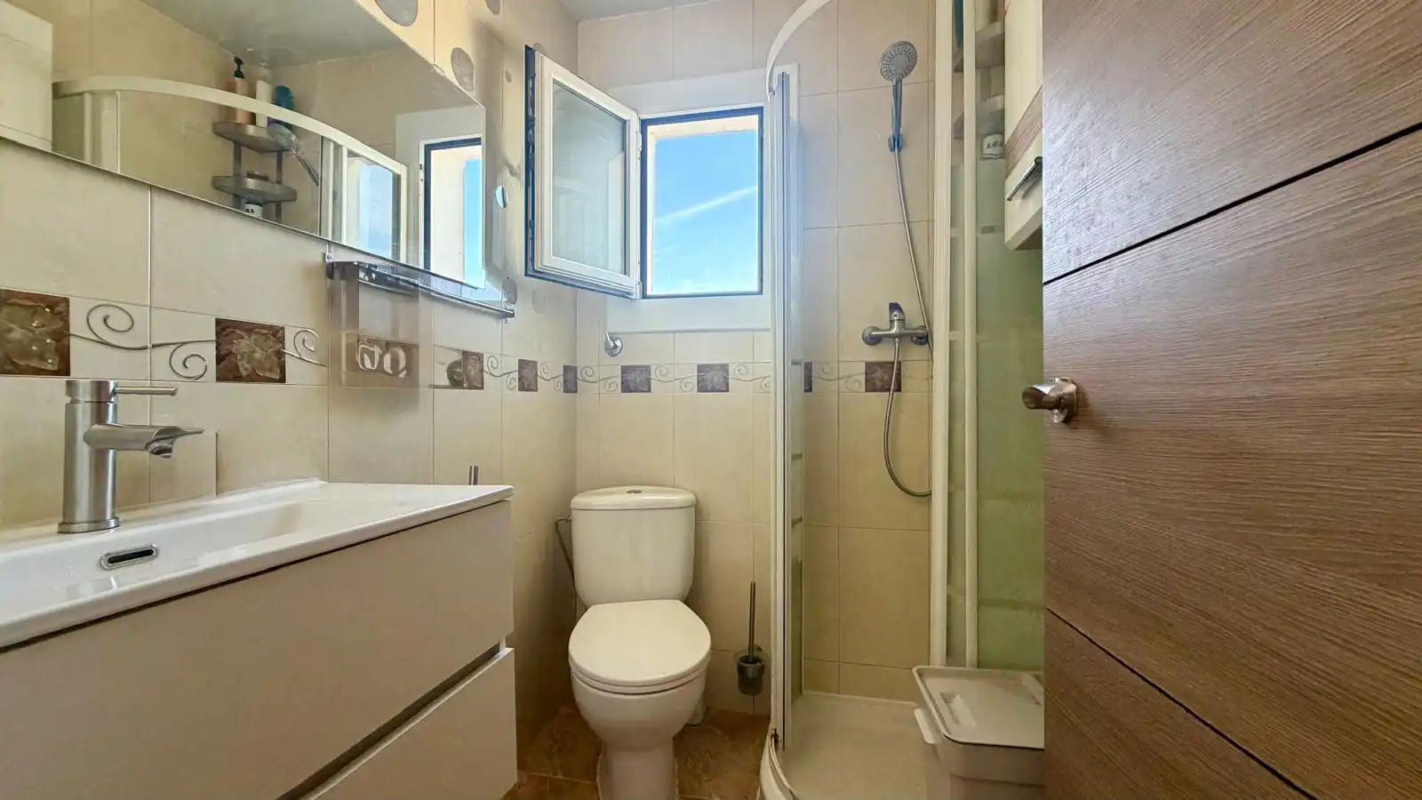 Baño de Piso en venta en Cunit con Calefacción, Horno y Balcón