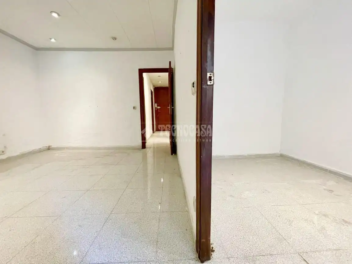 Flat for sale in Barcelona  with Balcony