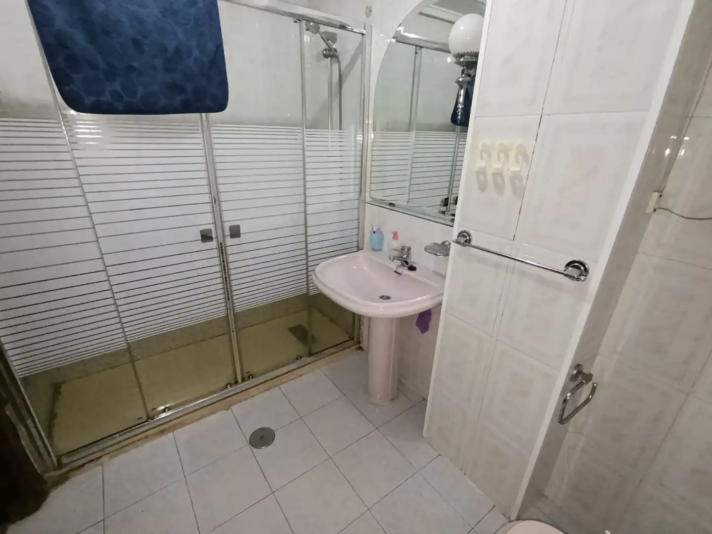 Baño de Piso en venta en Linares con Aire acondicionado y Piscina comunitaria