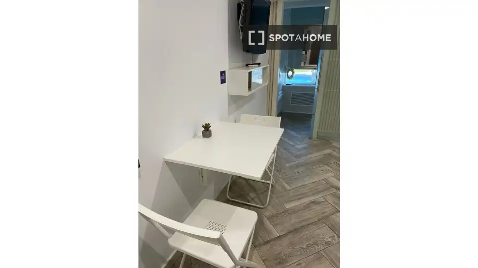 Bedroom of Study for share in Torremolinos  with Air Conditioner, Terrace and Furnished