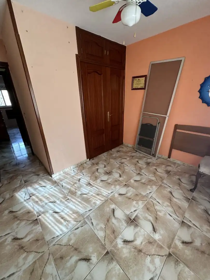 Wohnung zum Verkauf in Linares mit Klimaanlage und Heizung
