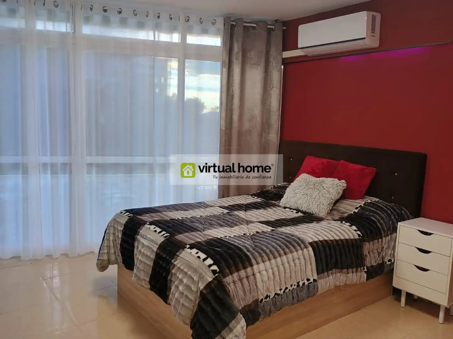 Dormitori de Apartament en venda en Benidorm amb Aire condicionat i Piscina comunitària
