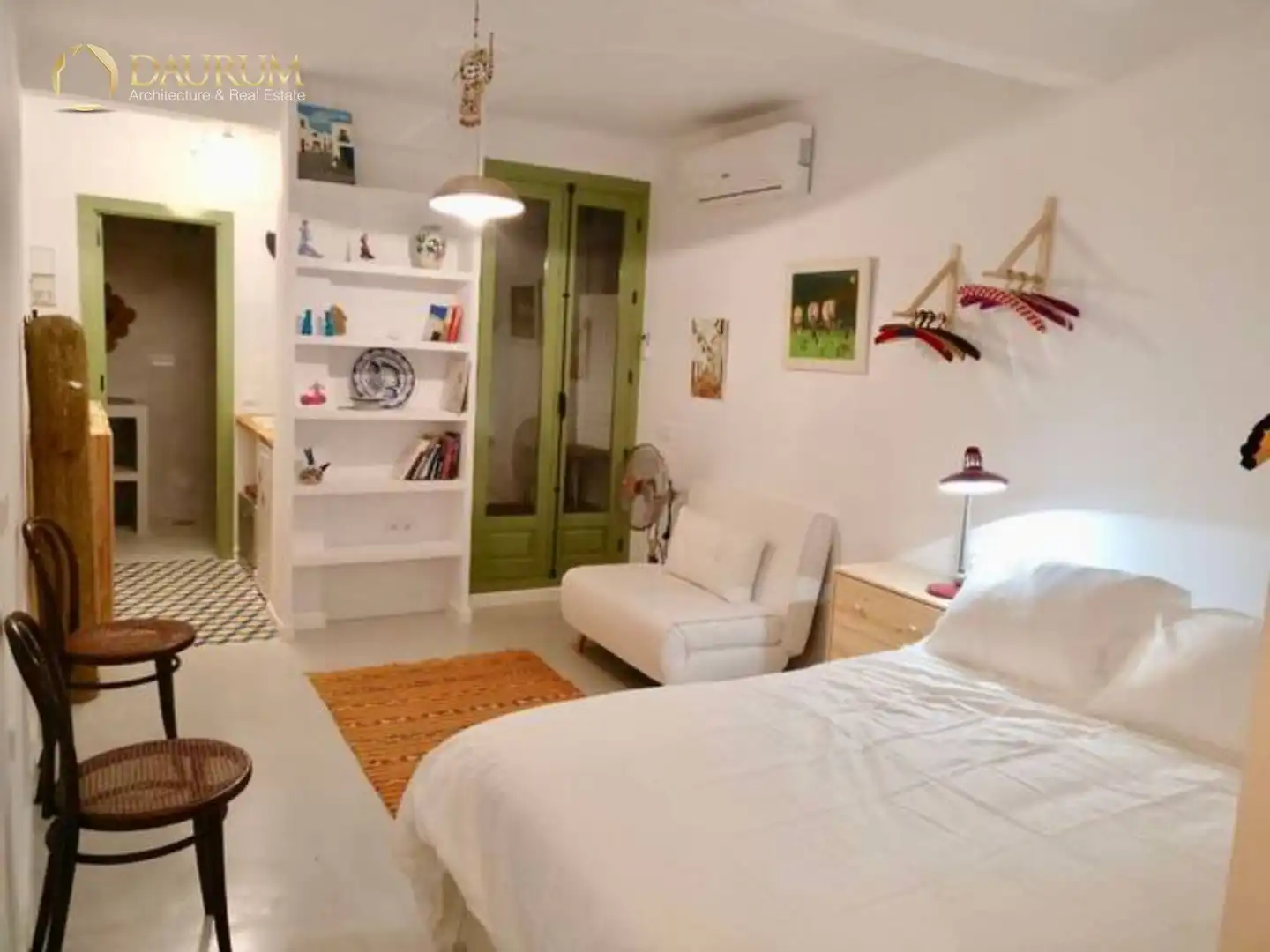 Dormitori de Apartament en venda en Sevilla amb Aire condicionat, Terrassa i Moblat