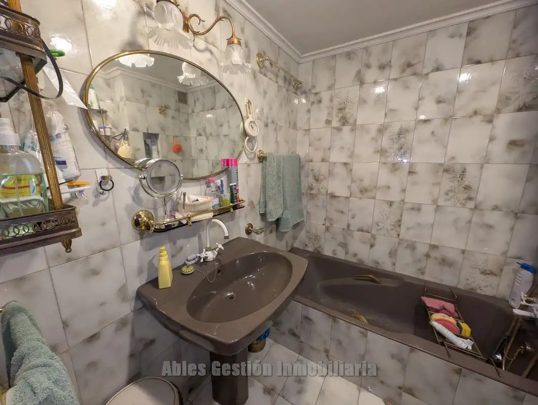 Badezimmer von Dachboden zum Verkauf in Oviedo  mit Terrasse