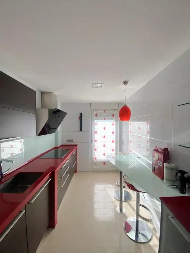 Cocina de Piso en venta en León Capital  con Calefacción, Terraza y Trastero