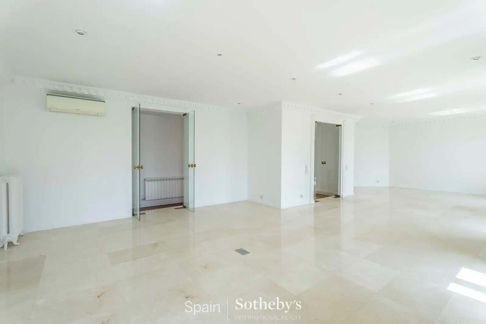 Apartament de lloguer a Plaza de Santa Bárbara, Justicia - Chueca