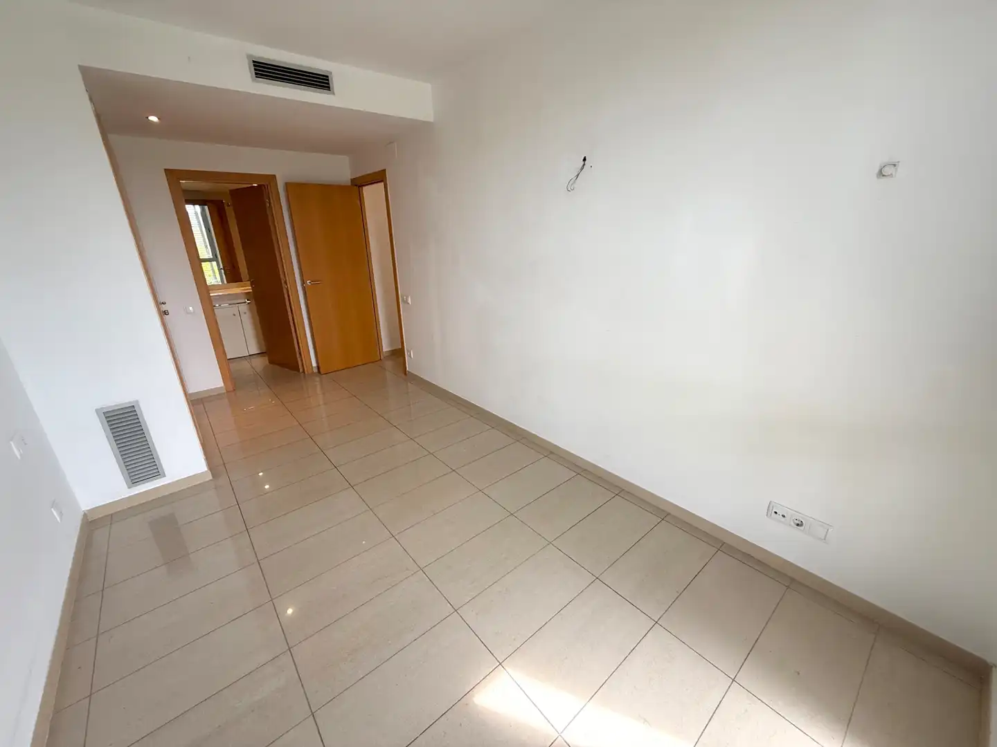 Flat for sale in L'Hospitalet de Llobregat  with Air Conditioner, Heating and Oven