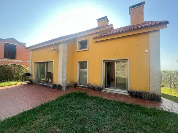 Vista exterior de Casa o chalet en venta en O Rosal   con Calefacción, Jardín privado y Terraza