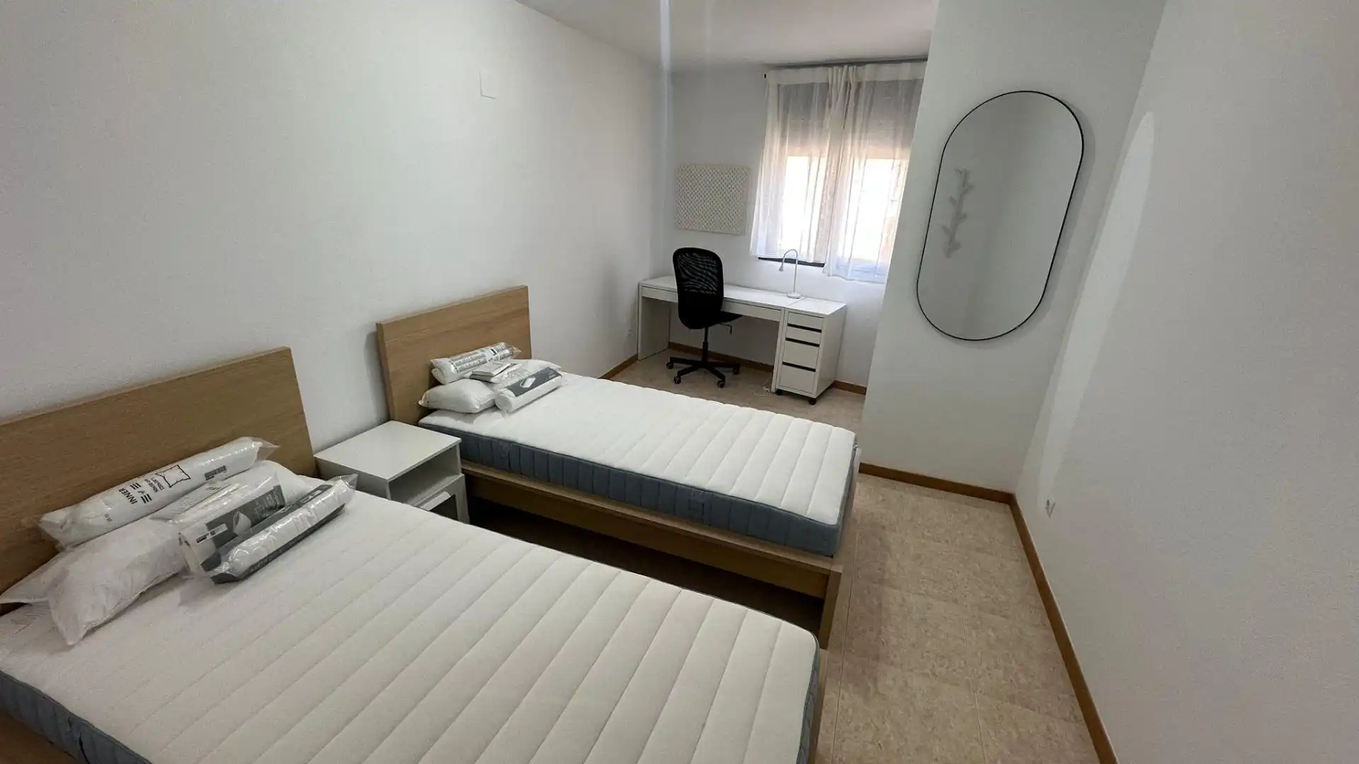 Habitación de Apartamento de alquiler en Castellón de la Plana / Castelló de la Plana con Aire acondicionado, Calefacción y Amueblado