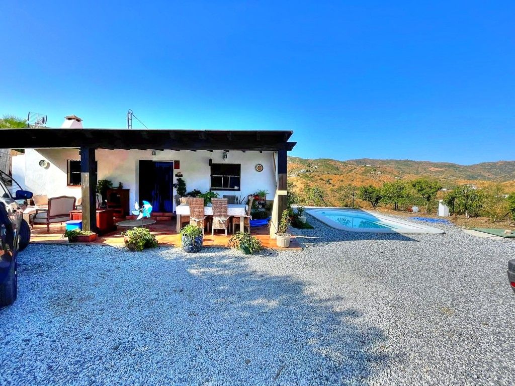 Vista exterior de Finca rústica en venda en El Borge amb Aire condicionat, Jardí privat i Piscina