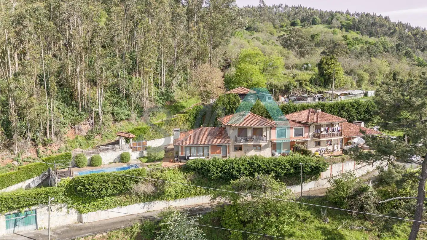 Vista exterior de Casa o chalet en venta en Oviedo  con Calefacción, Jardín privado y Parquet