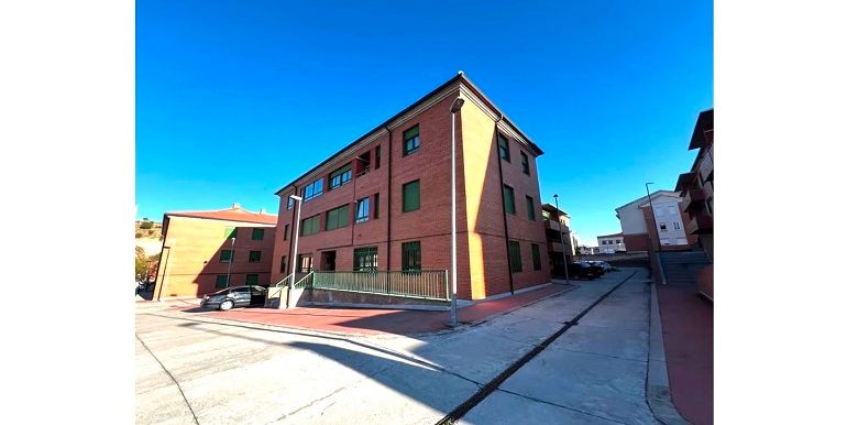 Exterior view of Garage for sale in La Lastrilla 