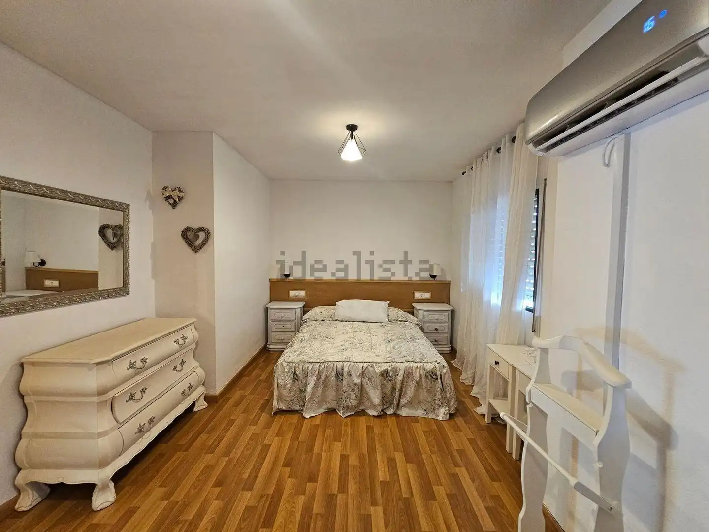 Dormitori de Casa adosada de lloguer en Gandia amb Aire condicionat, Calefacció i Jardí privat