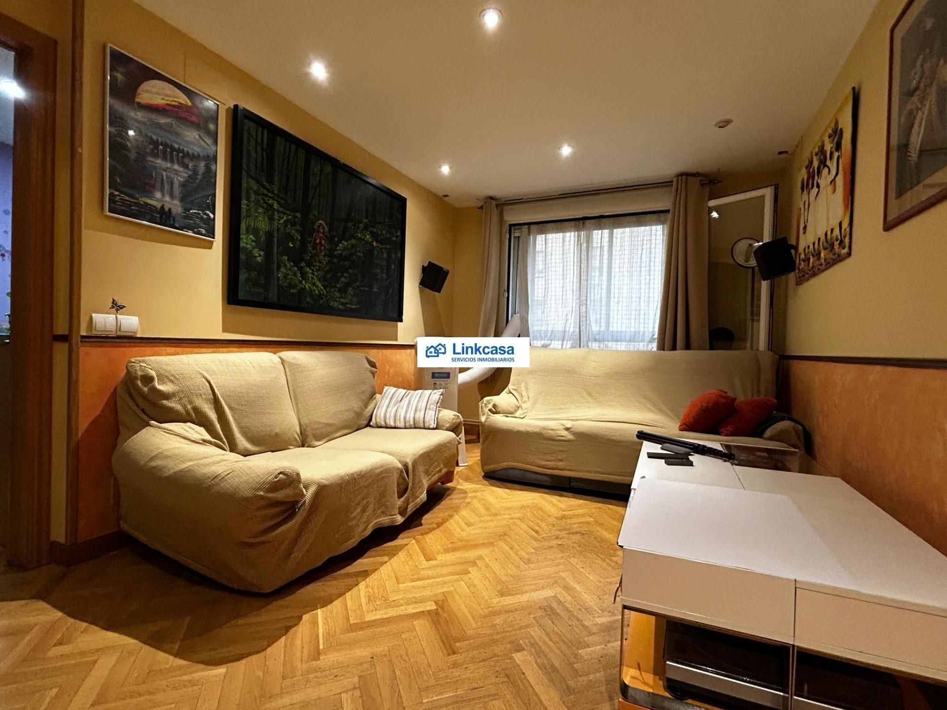Living room of Flat for sale in  Madrid Capital  with Air Conditioner, Heating and Parquet flooring