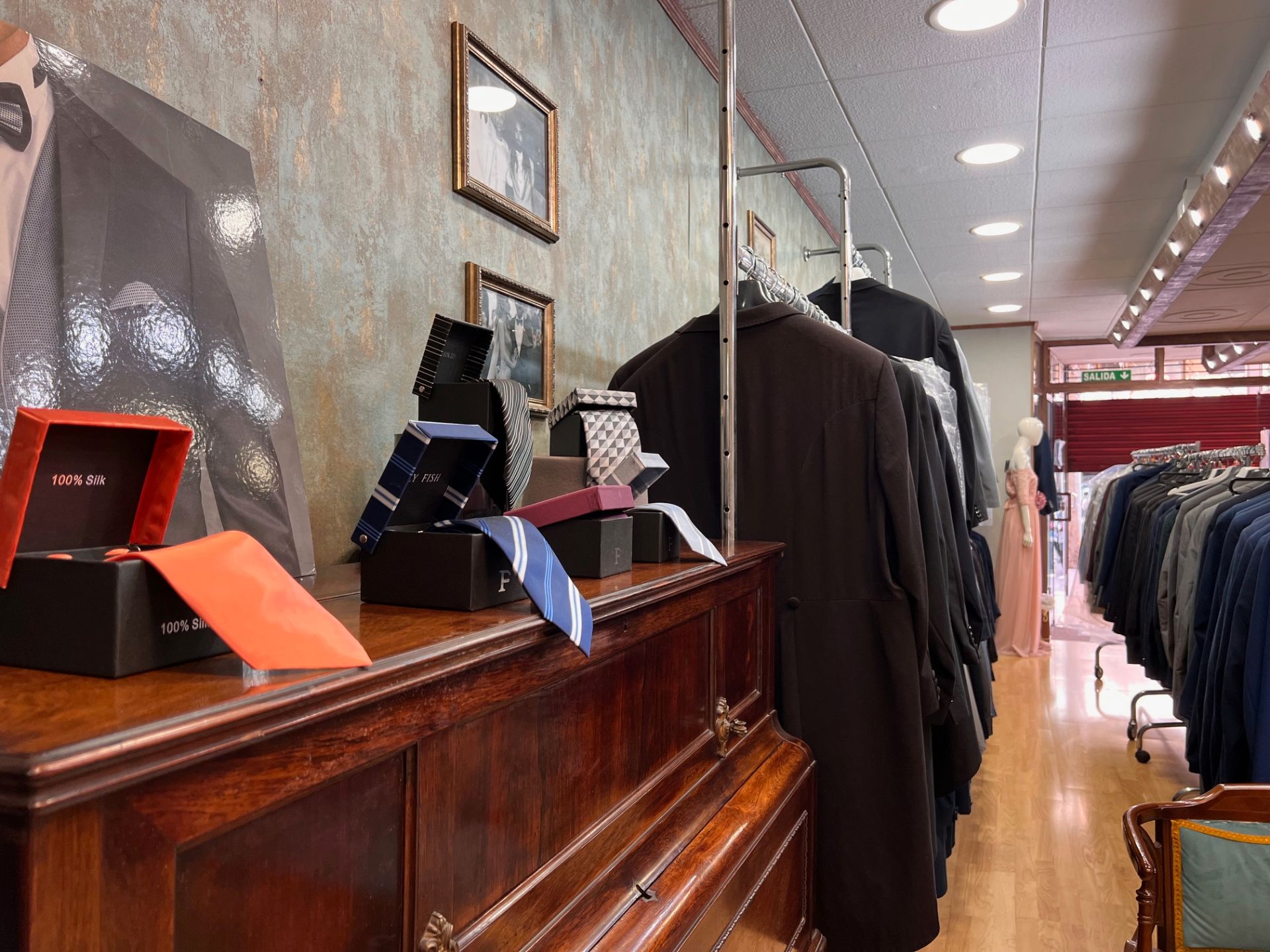 Local en traspaso en  Barcelona Capital con Parquet y Amueblado