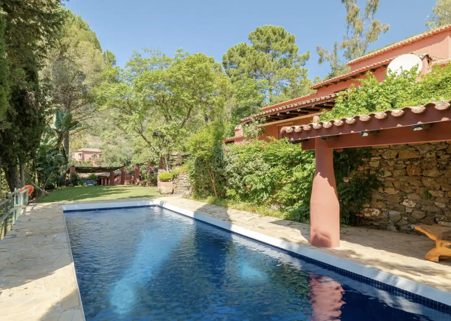 Chalet con terraza en venta en Avenida La Moraleda 5