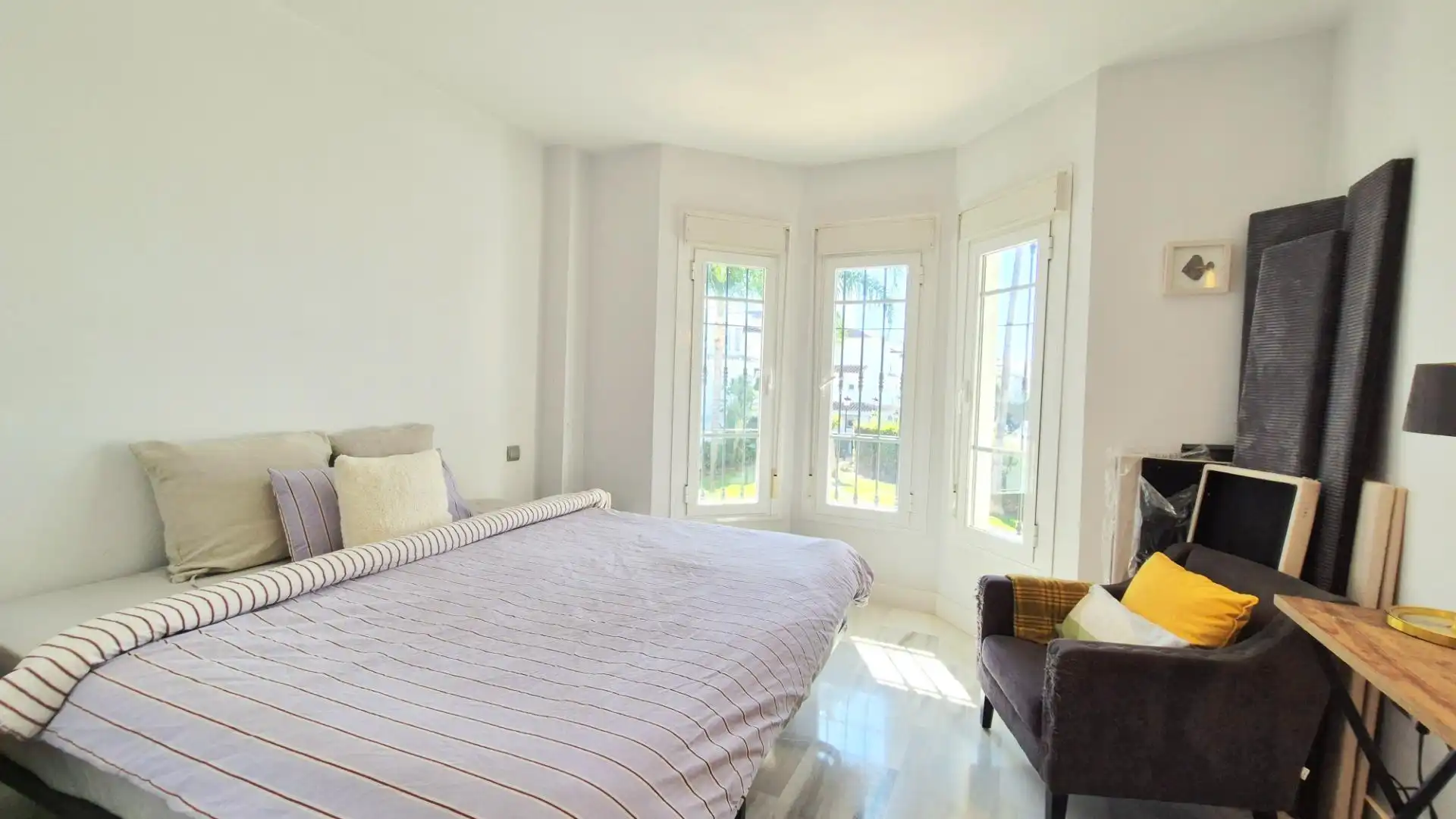 Dormitori de Apartament en venda en Nueva Andalucía