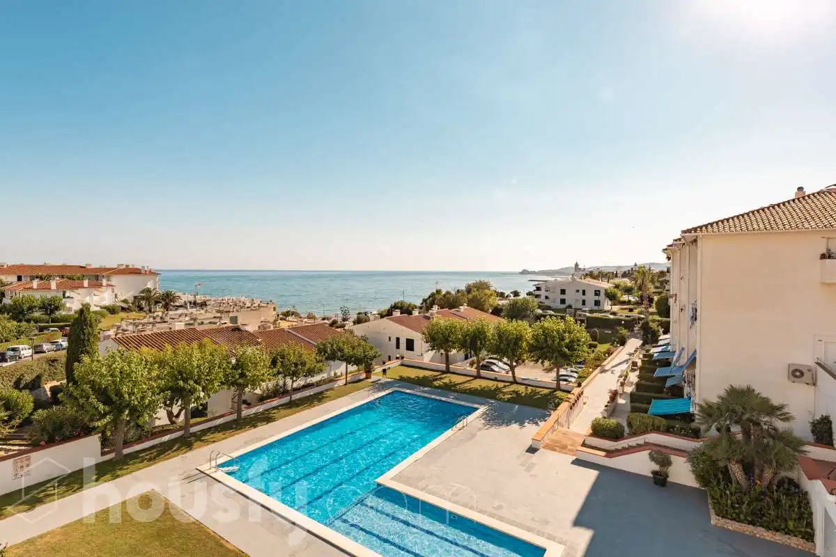 Piscina de Pis en venda en Sitges amb Jardí privat, Parquet i Traster