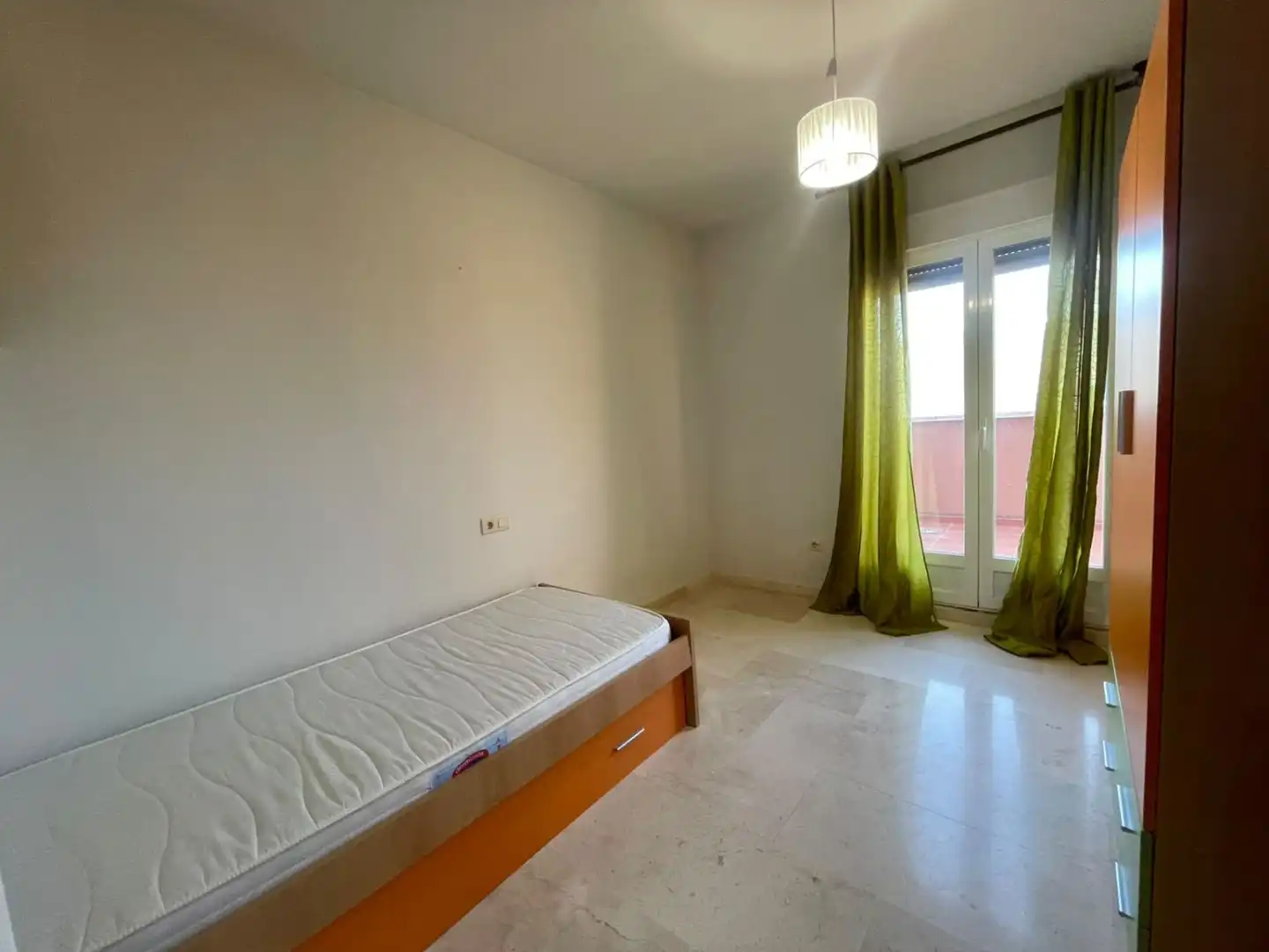 Habitación de Ático en venta en Valdepeñas con Aire acondicionado, Calefacción y Terraza