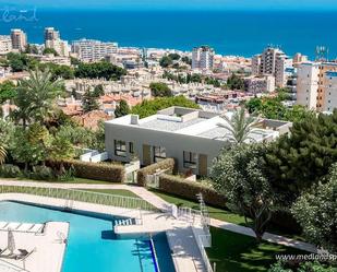 Vista exterior de Casa o xalet en venda en Torremolinos amb Aire condicionat, Jardí privat i Terrassa