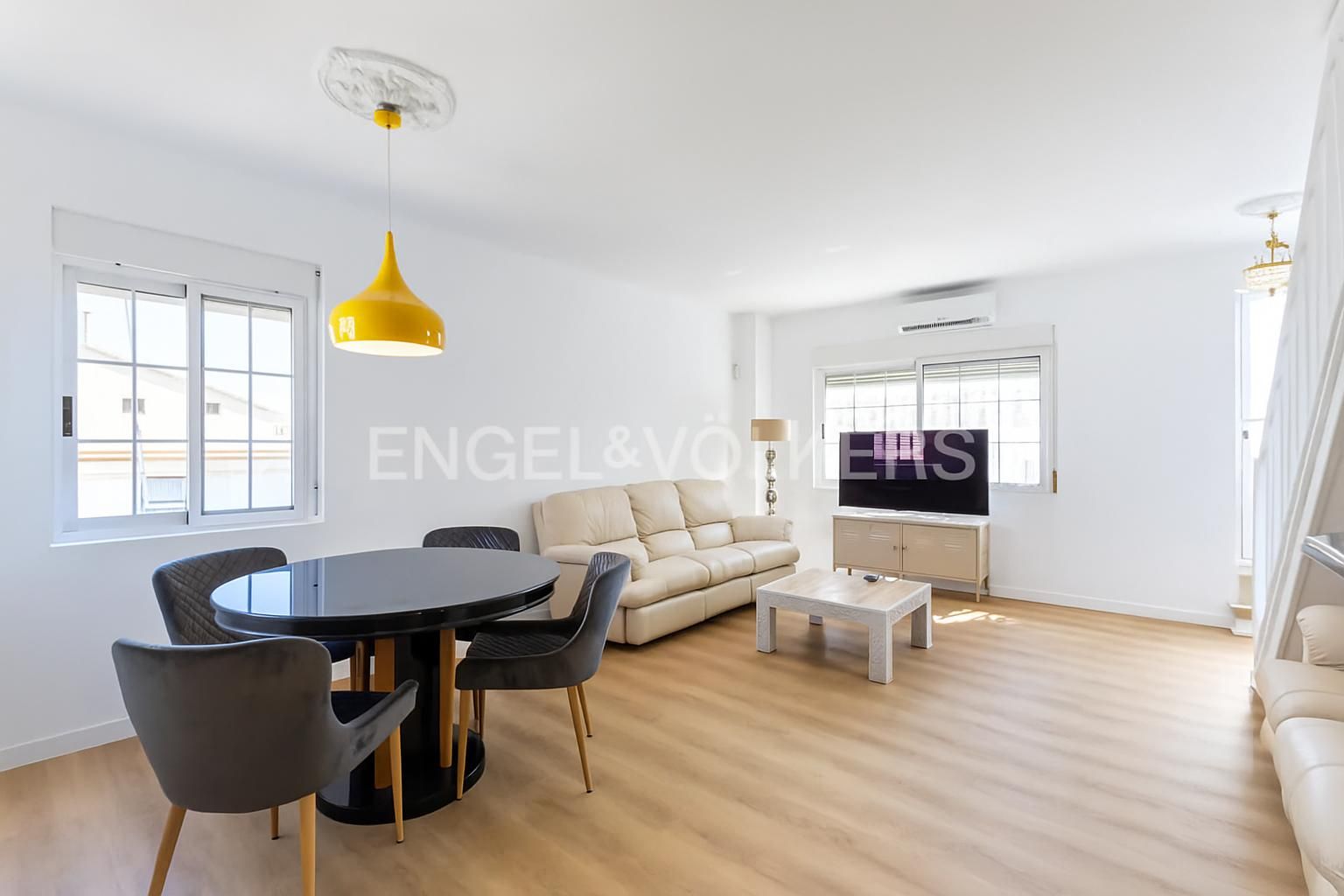 Sala d'estar de Àtic de lloguer en  Valencia Capital amb Aire condicionat, Calefacció i Terrassa
