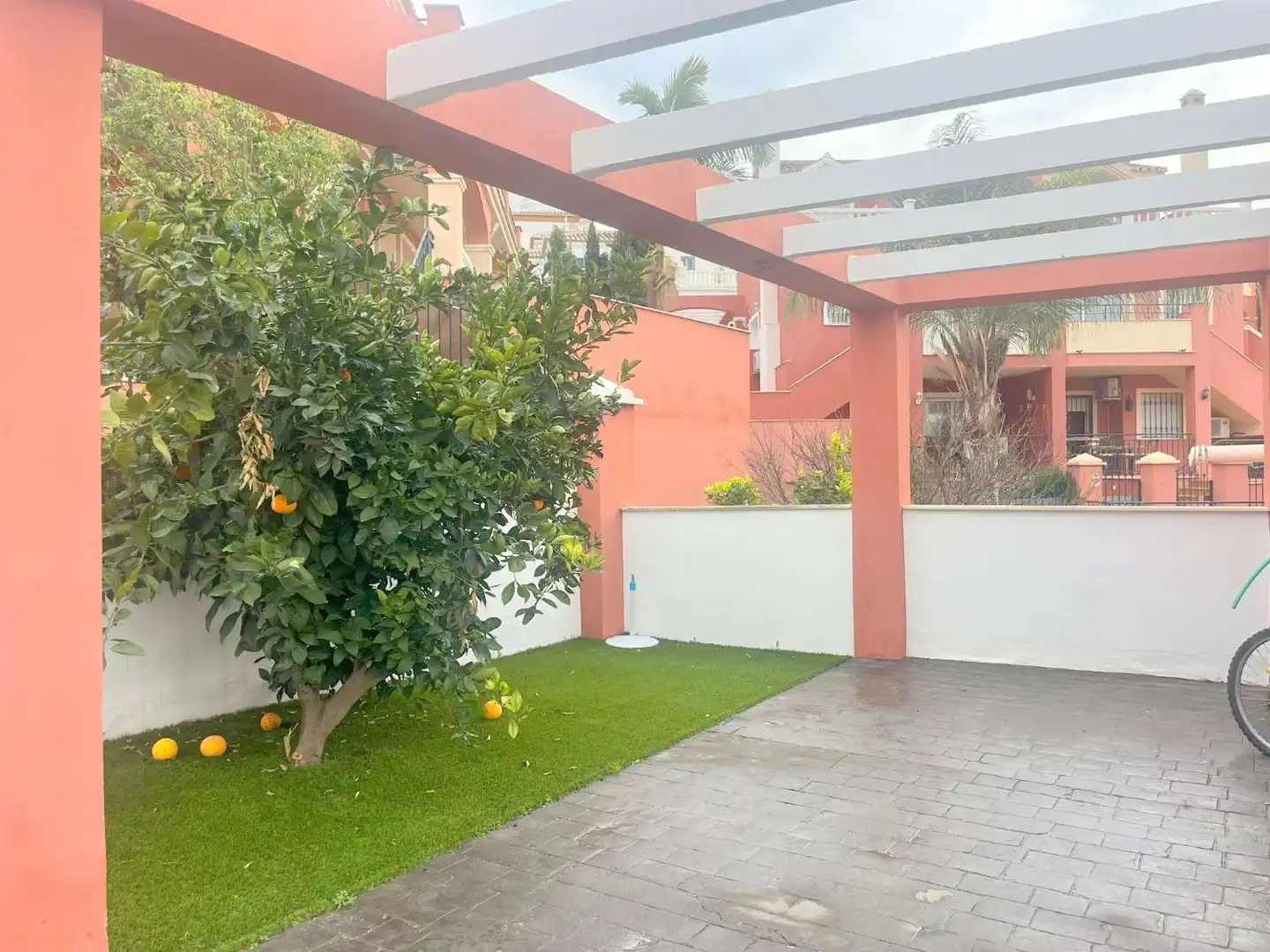 Vista exterior de Casa adosada en venta en Vélez-Málaga con Terraza y Piscina