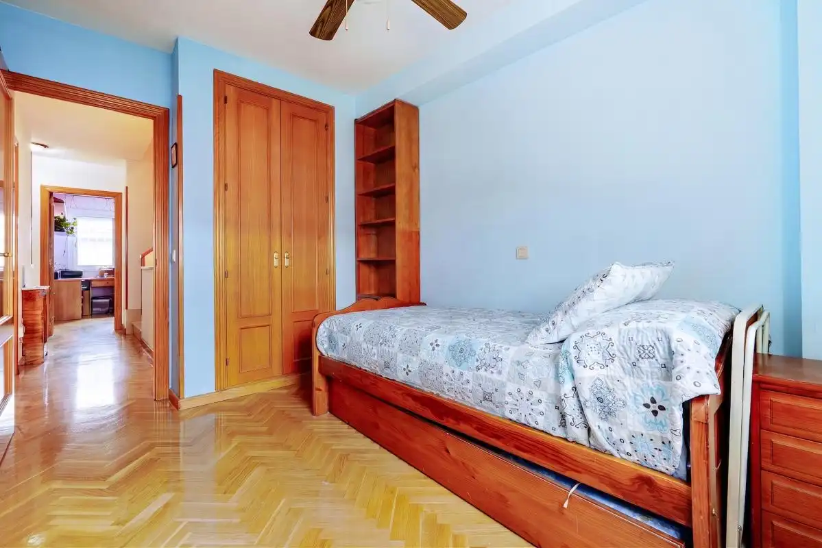 Dormitori de Casa adosada en venda en Getafe amb Aire condicionat, Calefacció i Jardí privat