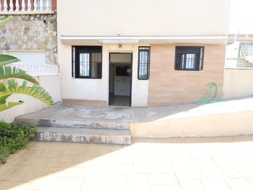 Apartament amb jardí de lloguer a Avenida TORREVIEJA BAL